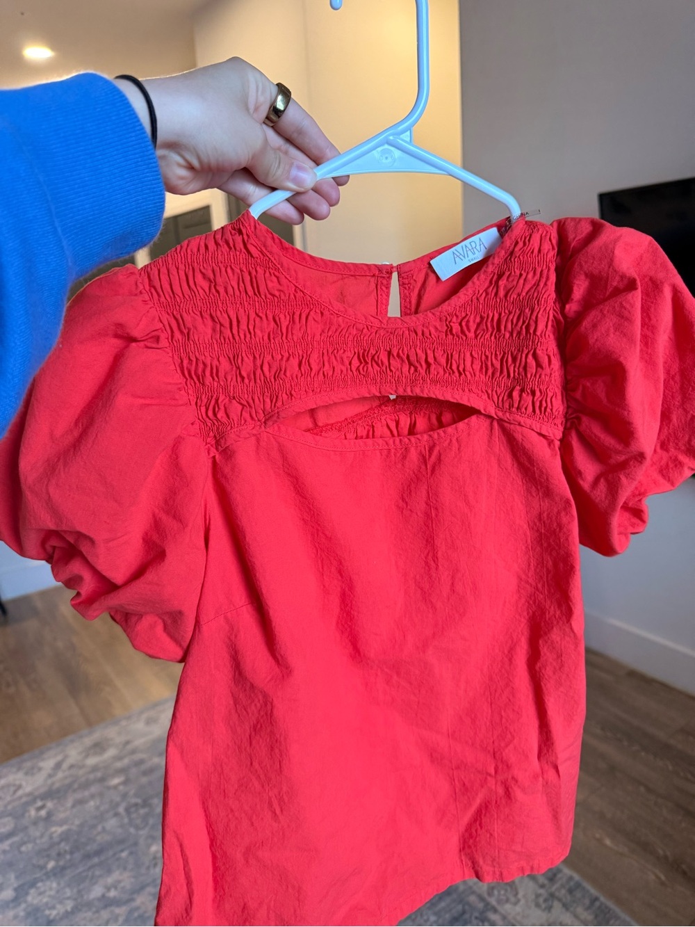 AVARA Smocked Cut-Out Top❤️